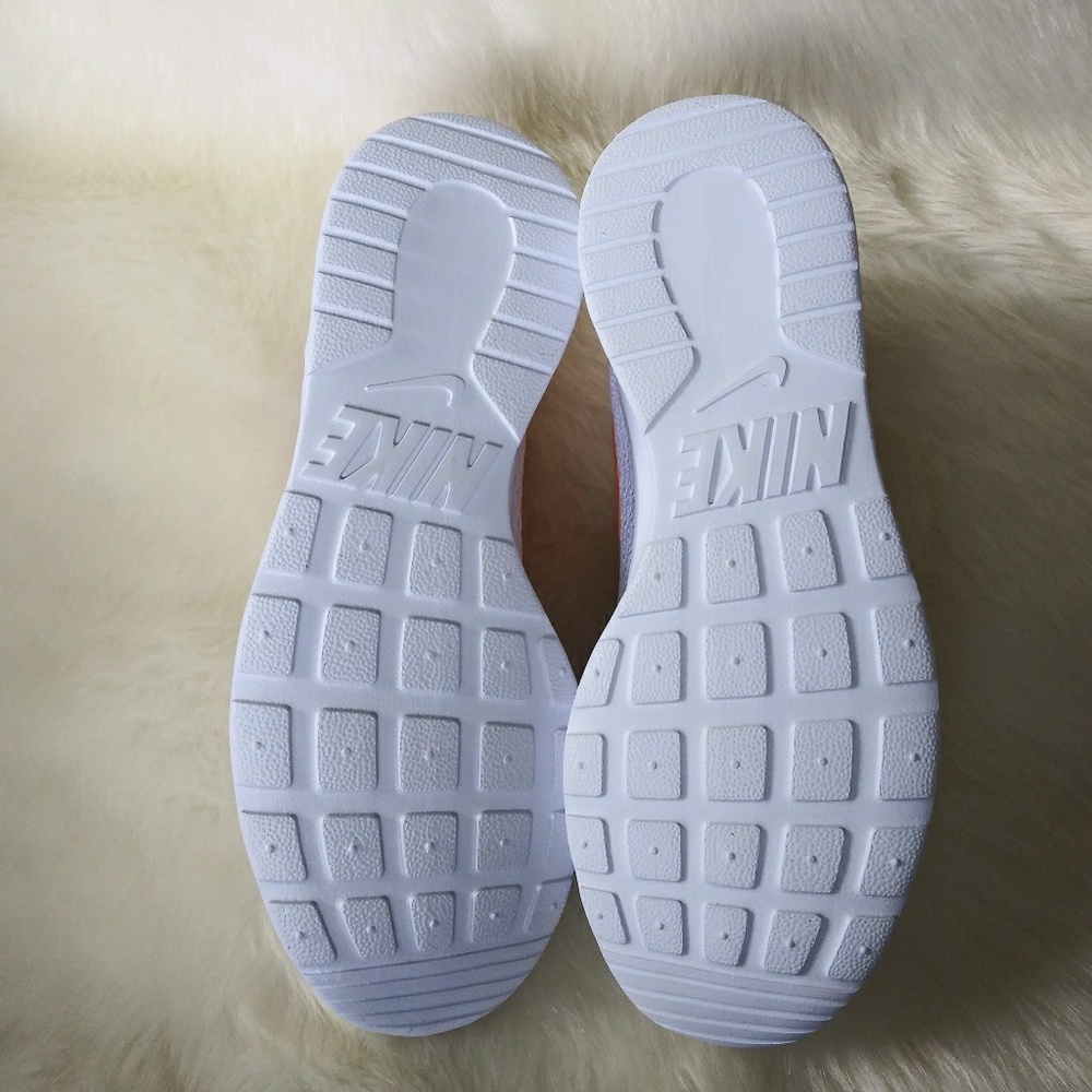 Nike Tanjun Womens Sneakers - Picture 5 of 8